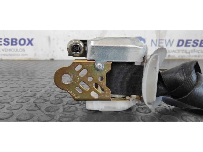Recambio de cinturon delantero derecho para toyota corolla verso (r1) 2.0 turbodiesel cat referencia OEM IAM 7P1150P  