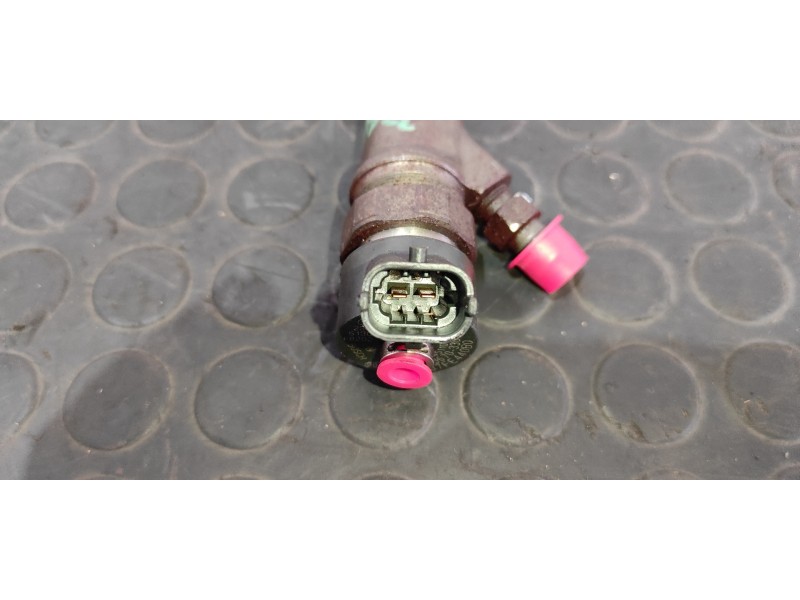 Recambio de inyector para toyota corolla (e12) 1.4 turbodiesel cat referencia OEM IAM 2367033040  