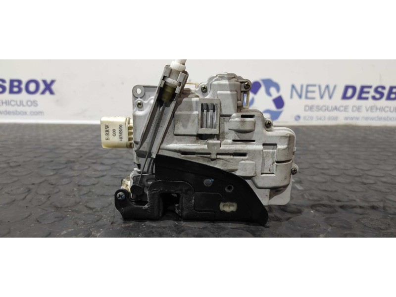 Recambio de cerradura puerta delantera derecha para audi a3 sportback (8p) 2.0 tdi referencia OEM IAM 4F0837016  