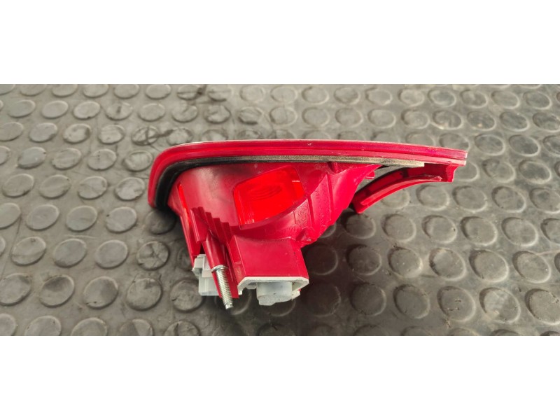 Recambio de piloto porton izquierdo para audi a3 sportback (8p) 2.0 tdi referencia OEM IAM 8P4945093B  