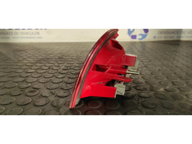 Recambio de piloto porton izquierdo para audi a3 sportback (8p) 2.0 tdi referencia OEM IAM 8P4945093B  