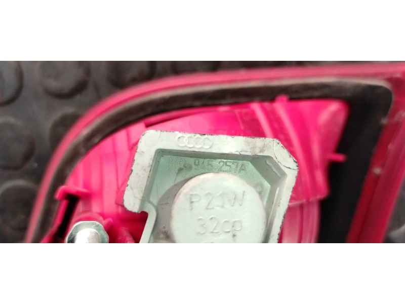 Recambio de piloto porton izquierdo para audi a3 sportback (8p) 2.0 tdi referencia OEM IAM 8P4945093B  