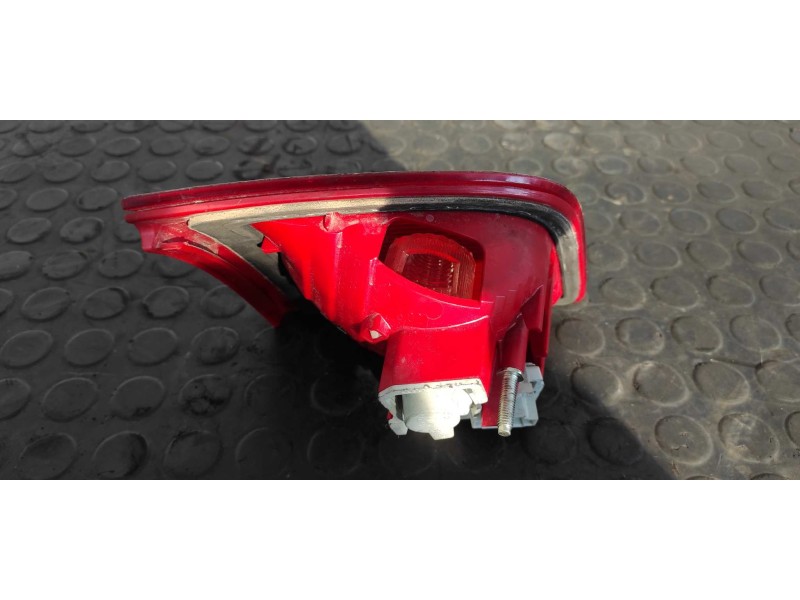 Recambio de piloto porton derecho para audi a3 sportback (8p) 2.0 tdi referencia OEM IAM 8P4945094B  