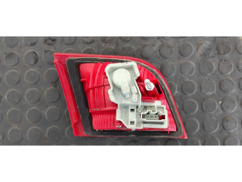 Recambio de piloto porton derecho para audi a3 sportback (8p) 2.0 tdi referencia OEM IAM 8P4945094B  