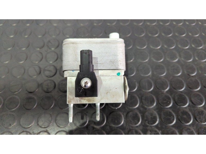 Recambio de condensador / radiador aire acondicionado para citroen e-c4 100kw shine referencia OEM IAM 9831600480  