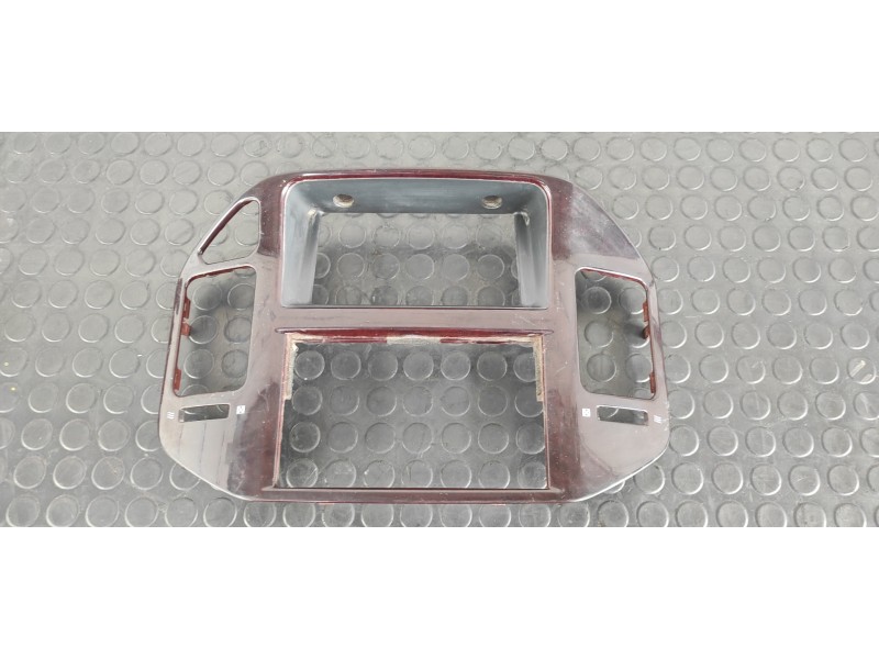 Recambio de moldura para mitsubishi montero (v60/v70) 3.2 di-d avance (5-ptas.) referencia OEM IAM MR456373  