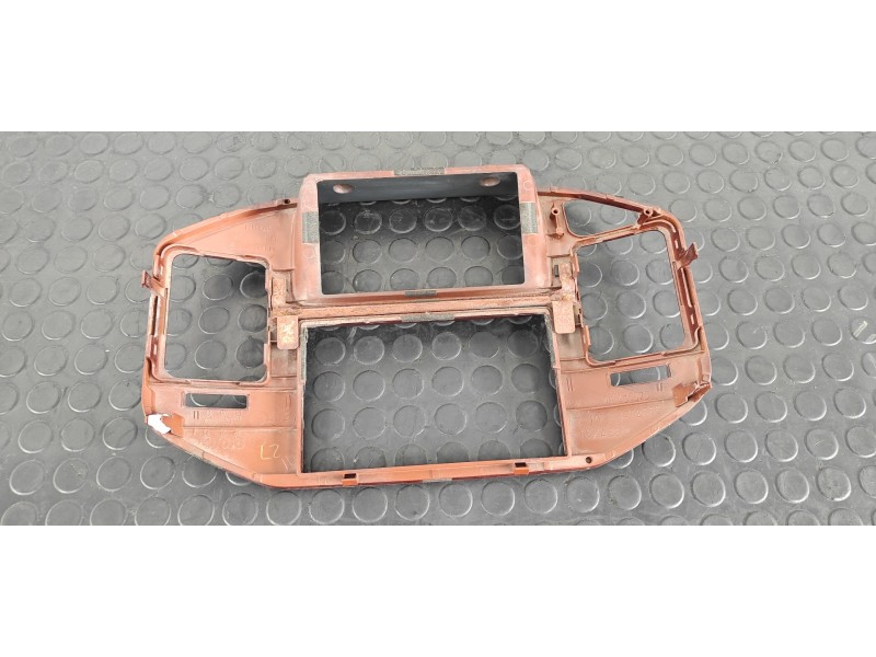Recambio de moldura para mitsubishi montero (v60/v70) 3.2 di-d avance (5-ptas.) referencia OEM IAM MR456373  