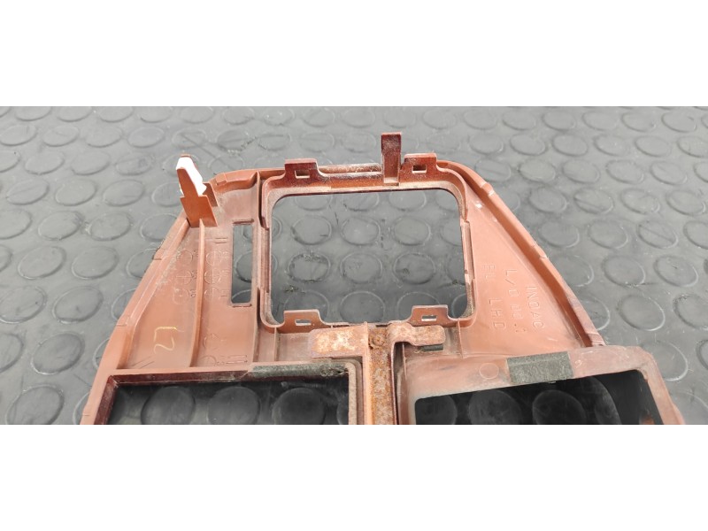 Recambio de moldura para mitsubishi montero (v60/v70) 3.2 di-d avance (5-ptas.) referencia OEM IAM MR456373  