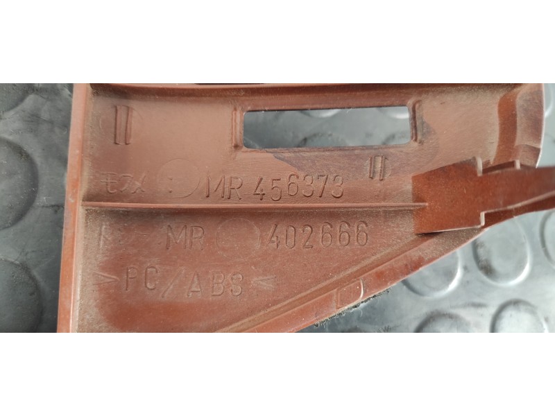 Recambio de moldura para mitsubishi montero (v60/v70) 3.2 di-d avance (5-ptas.) referencia OEM IAM MR456373  