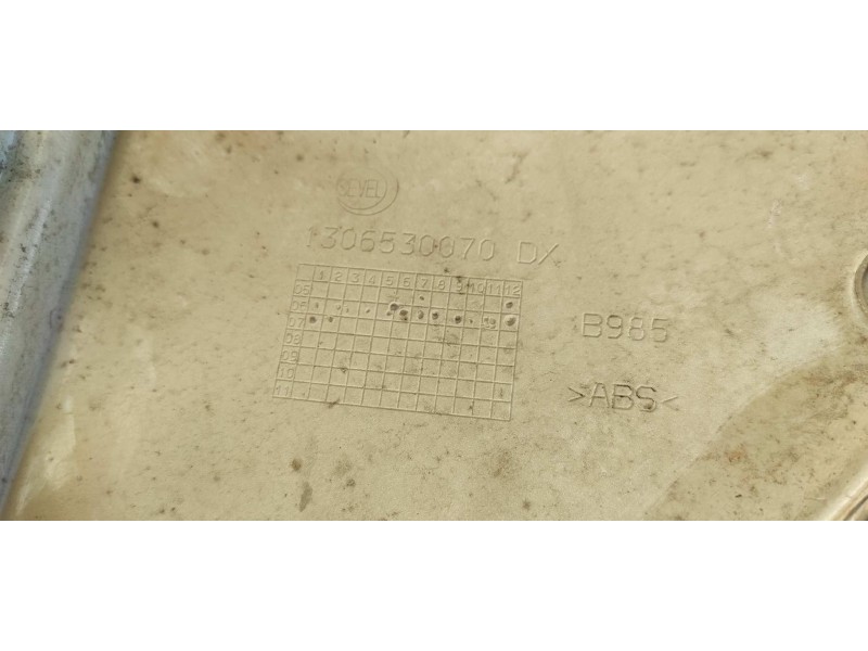 Recambio de moldura para peugeot boxer caja abierta (bat. 4035)(333/335)(2007 =>) hdi (335) referencia OEM IAM 1306530070  