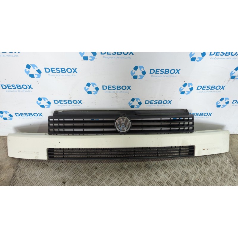 Recambio de rejilla delantera para volkswagen t4 transporter/furgoneta (mod. 1991) caja cerrada referencia OEM IAM 701853653F  