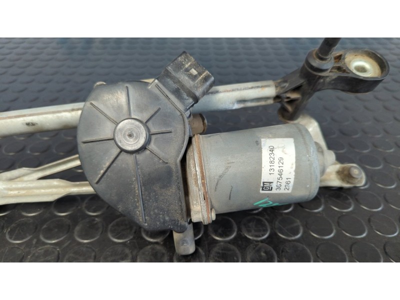 Recambio de motor limpia delantero para opel corsa d catch me referencia OEM IAM 13182340  