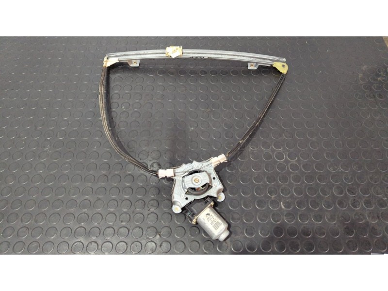 Recambio de elevalunas delantero derecho para renault clio ii fase ii (b/cb0) authentique referencia OEM IAM 117312  