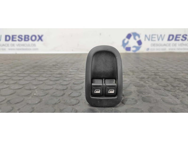 Recambio de mando elevalunas delantero izquierdo para peugeot 206 berlina e-music referencia OEM IAM VALEO4057  