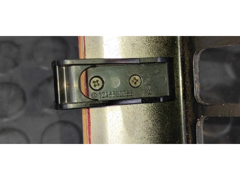 Recambio de moldura para mercedes-benz clase e (w124) berlina d-turbo 250 (124.128) referencia OEM IAM 1246830068  