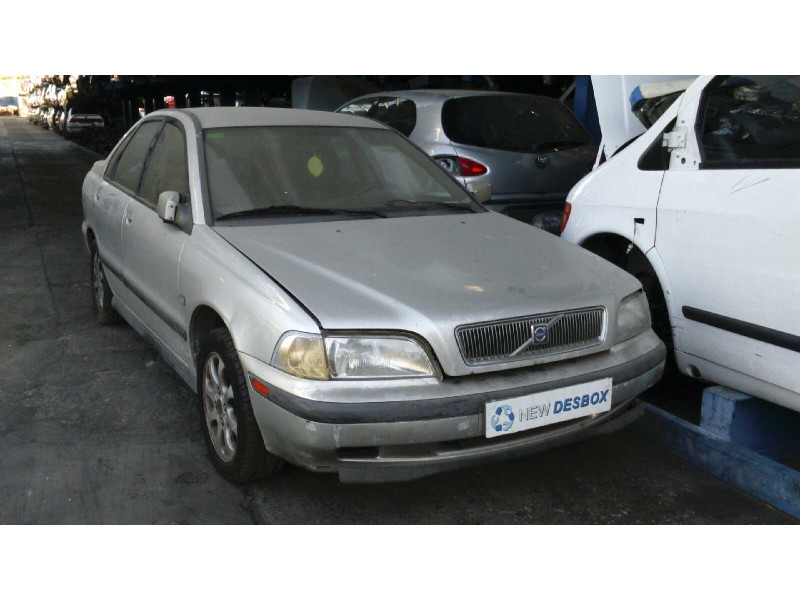 volvo s40 berlina del año 1999