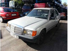 mercedes-benz clase c (w201) berlina del año 1982