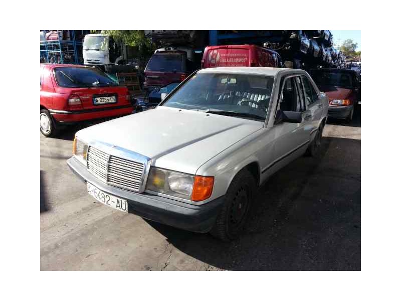 mercedes-benz clase c (w201) berlina del año 1982