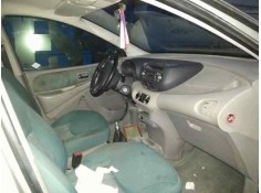 nissan almera tino (v10m) del año 2001 2