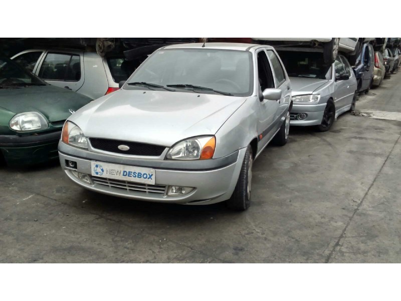 ford fiesta berlina del año 2001