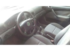 skoda octavia berlina (1u2) del año 2001 2