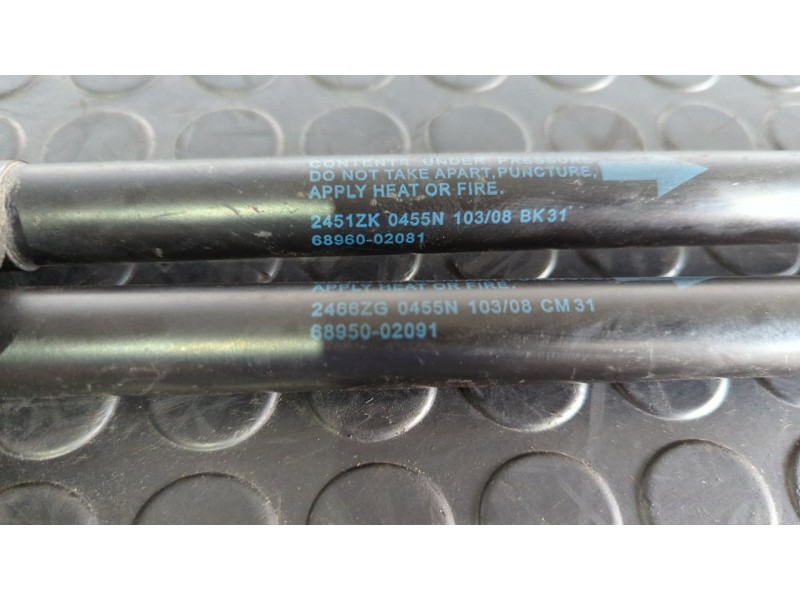 Recambio de amortiguadores maletero / porton para toyota auris 1.4 turbodiesel cat referencia OEM IAM 6895002091  