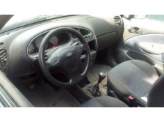 ford fiesta berlina del año 2002 2