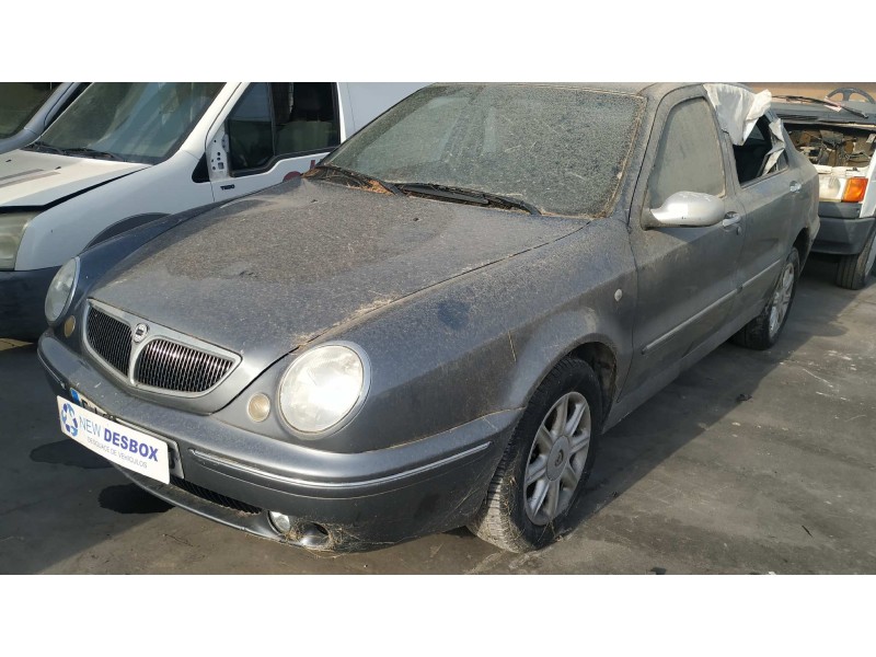 lancia lybra berlina del año 2001