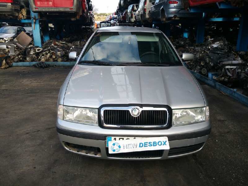 skoda octavia berlina (1u2) del año 2001