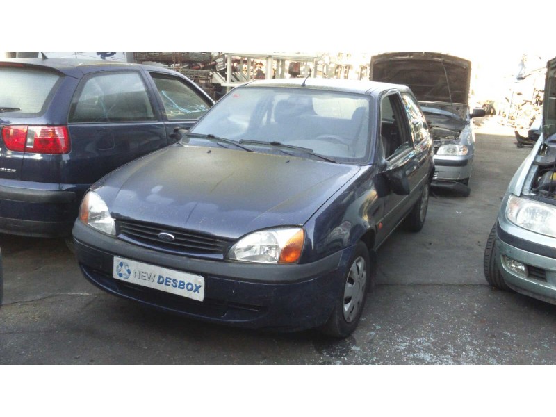 ford fiesta berlina del año 2000