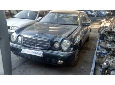mercedes-benz clase e (w210) berlina del año 1996 2