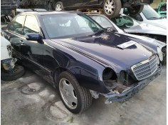 mercedes-benz clase e (w210) berlina del año 2000 2