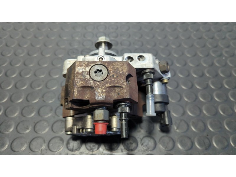 Recambio de bomba inyeccion para opel vivaro 2.5 dti / cdti cat (g9u-730 / lj9) referencia OEM IAM 8200457039  