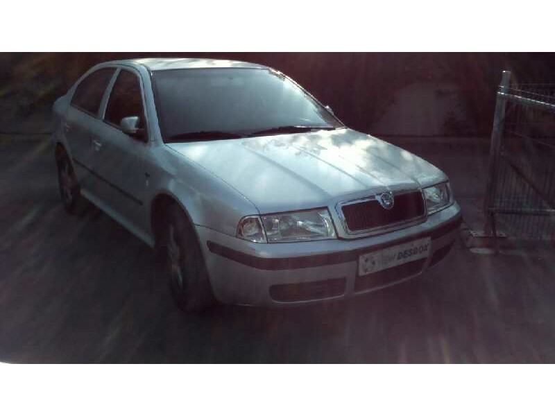 skoda octavia berlina (1u2) del año 2001