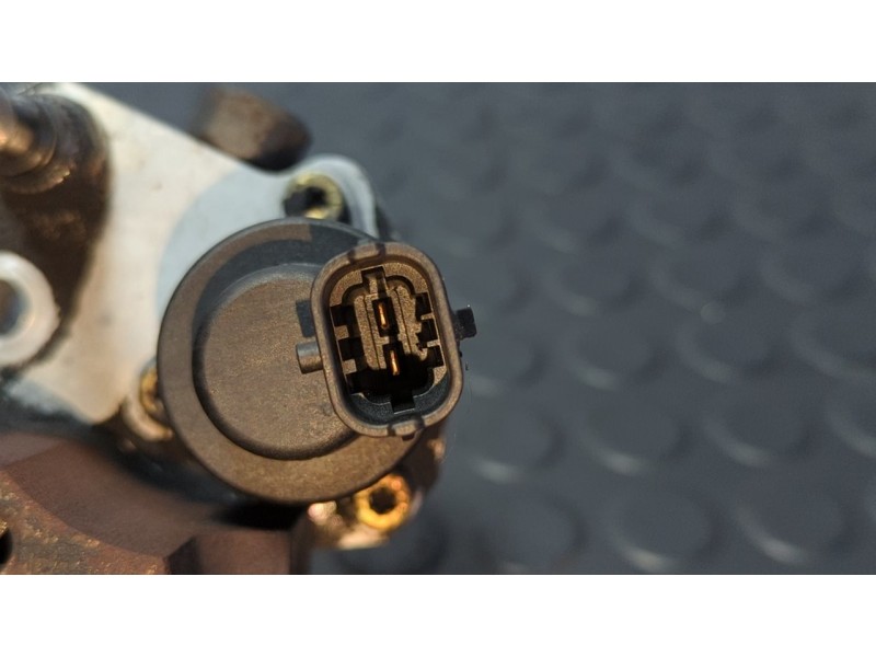 Recambio de bomba inyeccion para opel vivaro 2.5 dti / cdti cat (g9u-730 / lj9) referencia OEM IAM 8200457039  