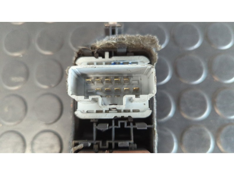 Recambio de mando elevalunas delantero izquierdo para renault megane ii berlina 3p confort expression referencia OEM IAM 1560180