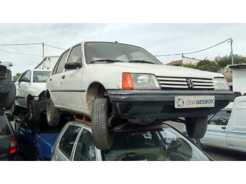 peugeot 205 berlina del año 1990