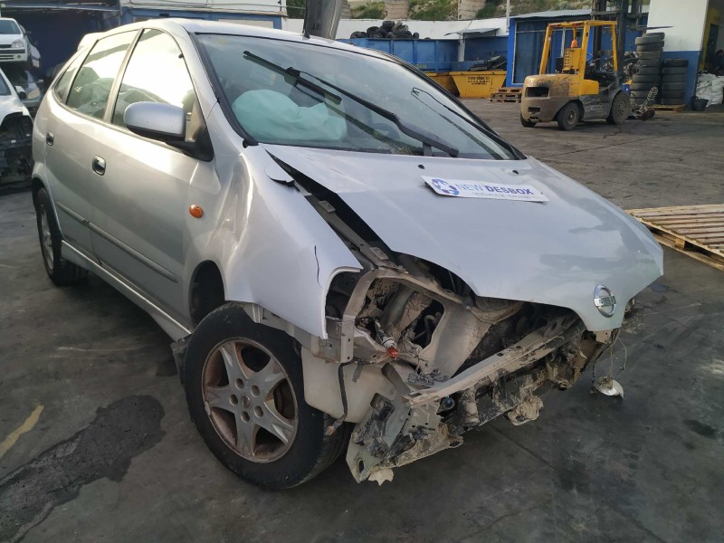 nissan almera tino (v10m) del año 2000