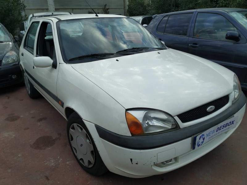 ford fiesta berlina del año 2002