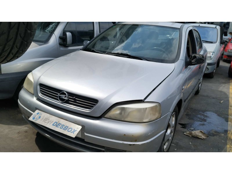 opel astra g berlina del año 2000