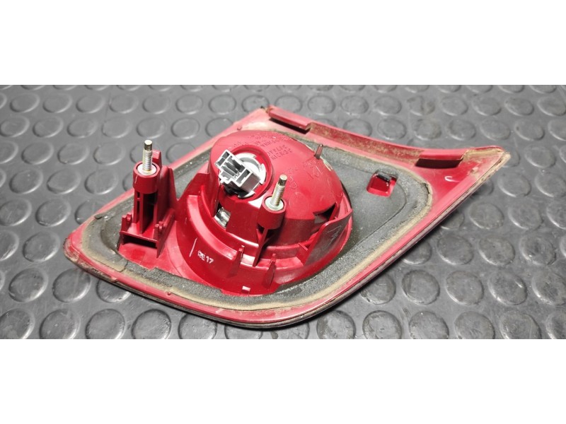 Recambio de piloto porton derecho para mazda 3 berlina (bk) 1.6 crdt active referencia OEM IAM P2913R  