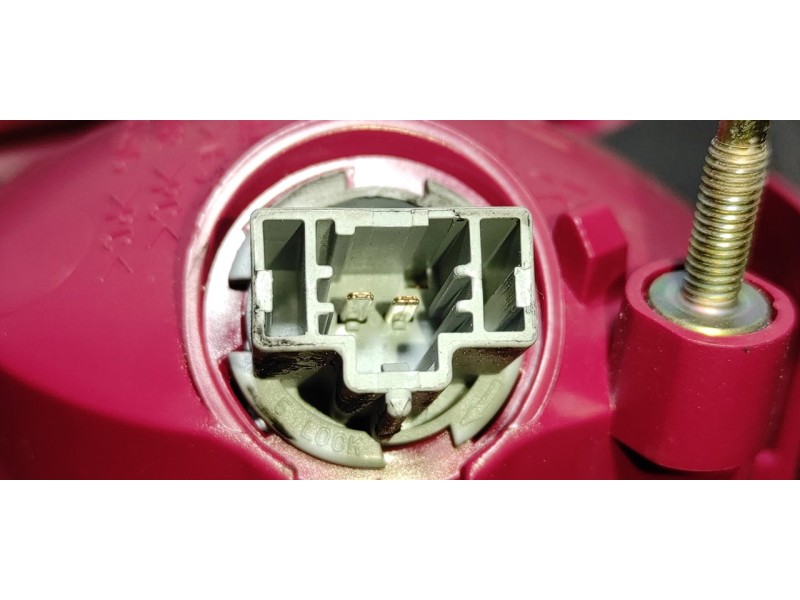 Recambio de piloto porton derecho para mazda 3 berlina (bk) 1.6 crdt active referencia OEM IAM P2913R  