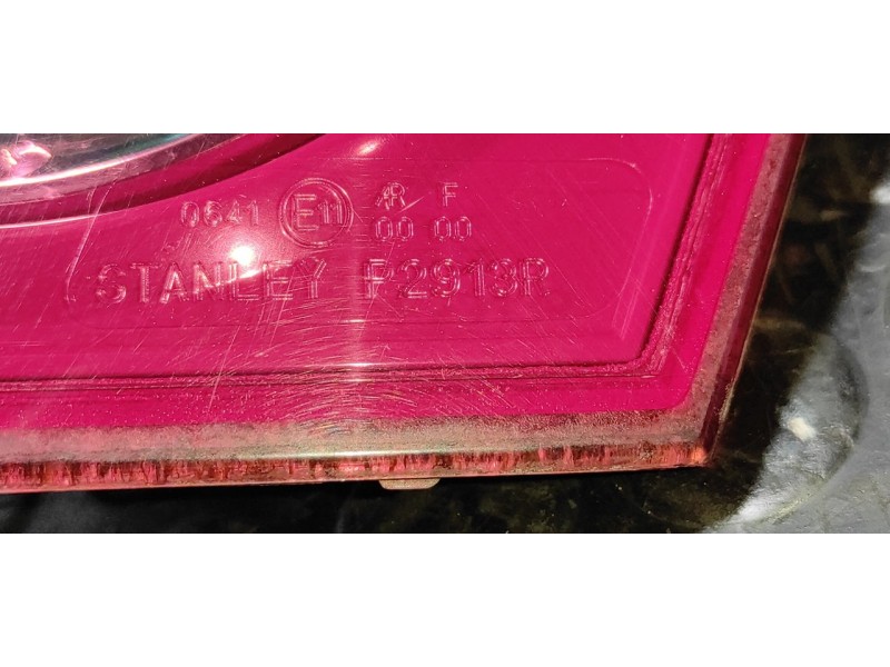 Recambio de piloto porton derecho para mazda 3 berlina (bk) 1.6 crdt active referencia OEM IAM P2913R  