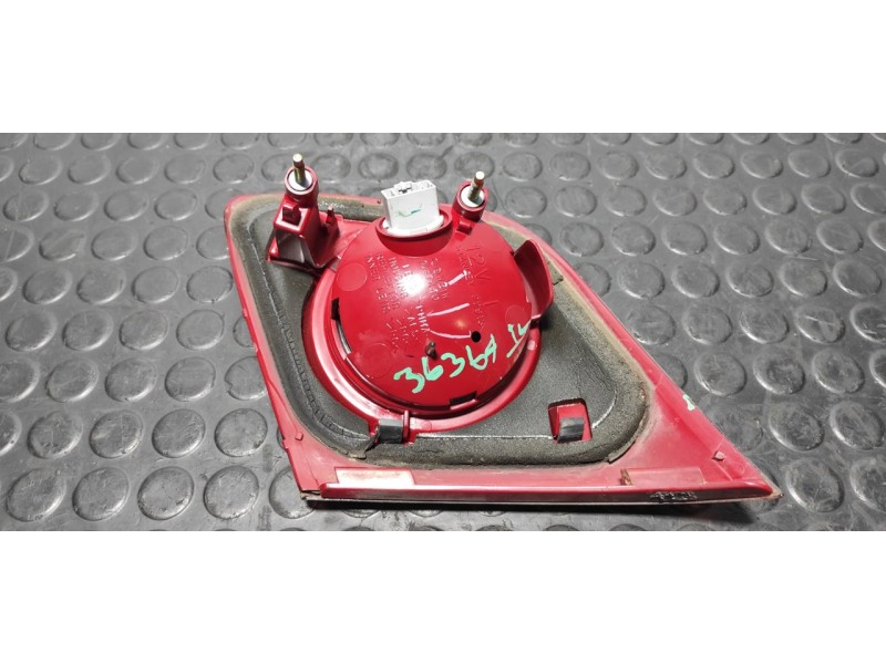 Recambio de piloto porton izquierdo para mazda 3 berlina (bk) 1.6 crdt active referencia OEM IAM P2913L  