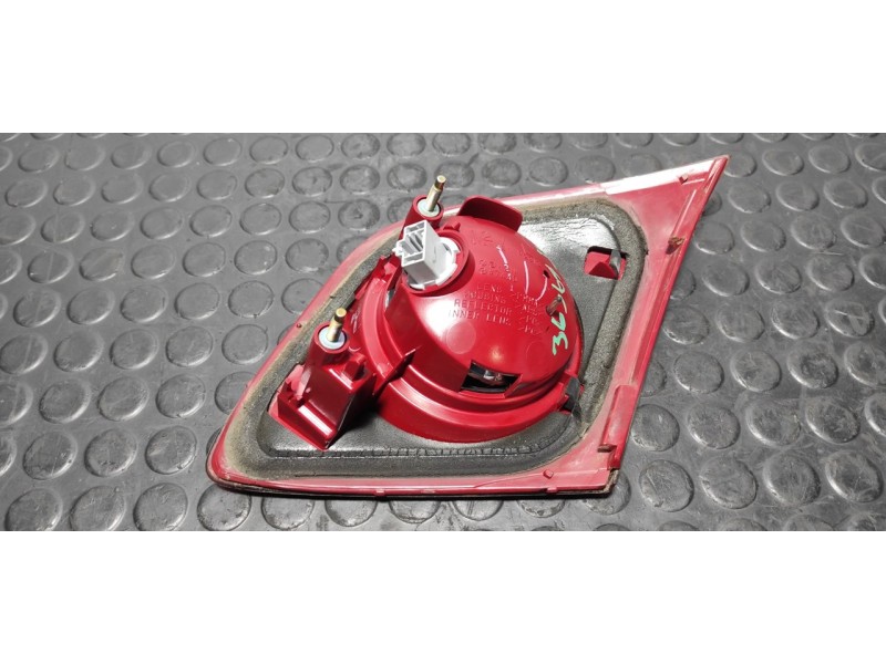 Recambio de piloto porton izquierdo para mazda 3 berlina (bk) 1.6 crdt active referencia OEM IAM P2913L  