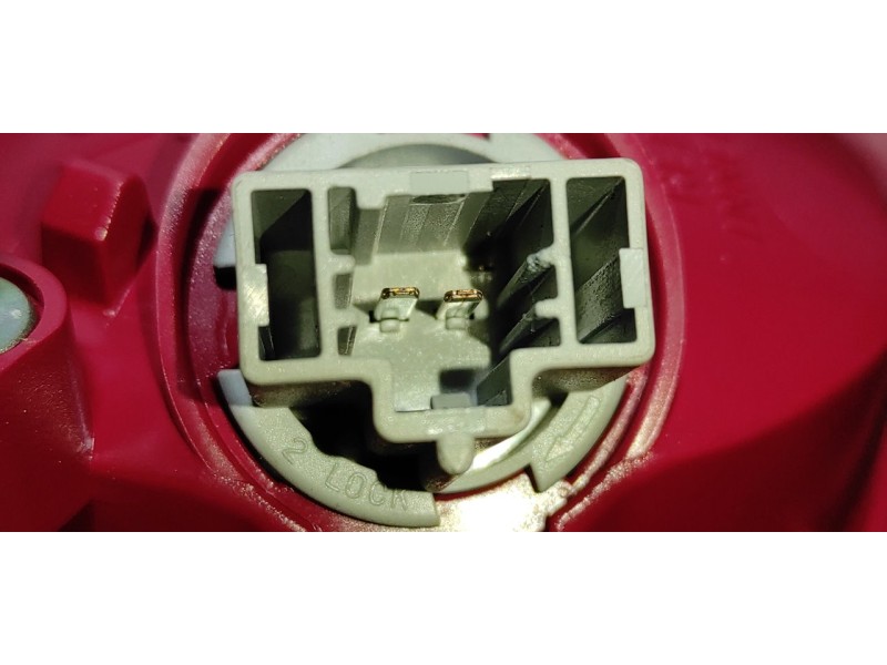 Recambio de piloto porton izquierdo para mazda 3 berlina (bk) 1.6 crdt active referencia OEM IAM P2913L  