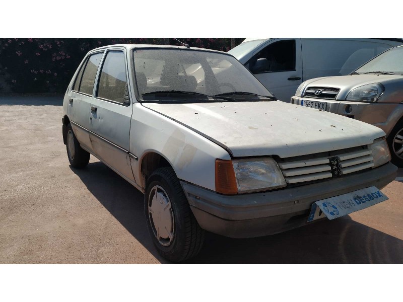 peugeot 205 berlina del año 1983