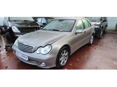 mercedes-benz clase c (w203) berlina del año 2006 2