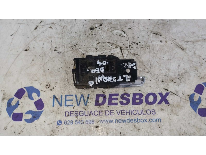 Recambio de maneta interior delantera derecha para nissan terrano/terrano.ii (r20) 2.7 turbodiesel referencia OEM IAM   