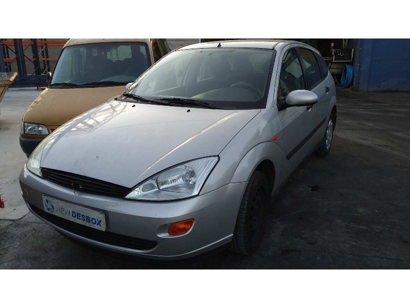 ford focus berlina (cak) del año 2000